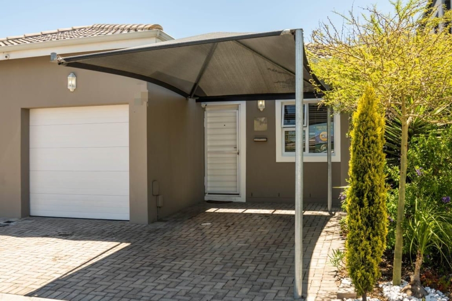 2 Bedroom Property for Sale in Parklands North Western Cape